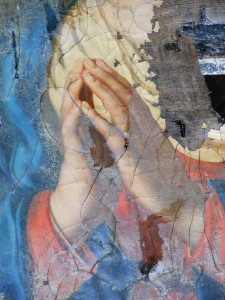 Détail du tableau : les mains de la Vierge